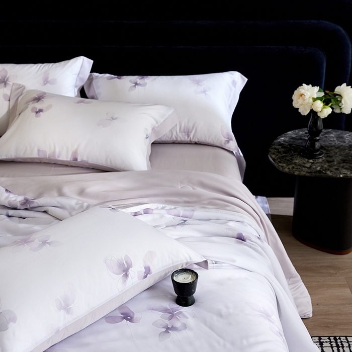 91家纺网 家纺一手货源 找家纺 慕梵家居 2026春夏新款100%莱赛尔天丝夏被空调被夏凉被四件套 雾蝶花