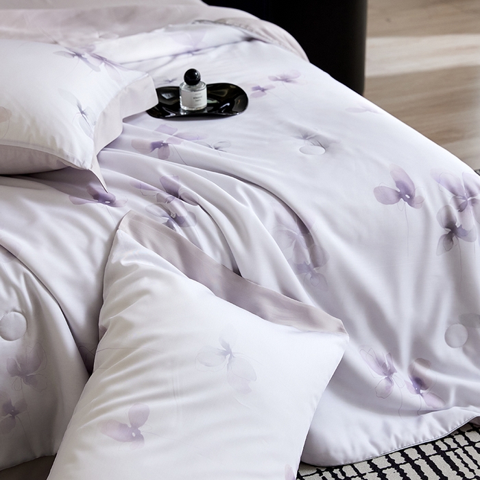 91家纺网 家纺一手货源 找家纺 慕梵家居 2026春夏新款100%莱赛尔天丝夏被空调被夏凉被四件套 雾蝶花