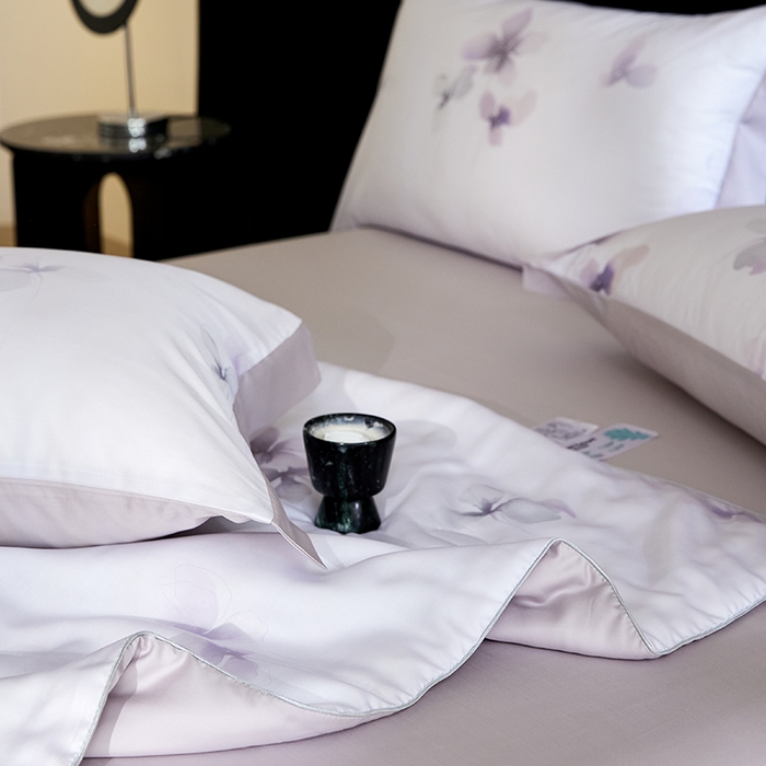 91家纺网 家纺一手货源 找家纺 慕梵家居 2026春夏新款100%莱赛尔天丝夏被空调被夏凉被四件套 雾蝶花