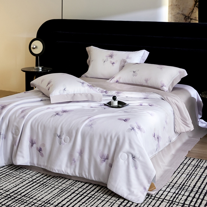 91家纺网 家纺一手货源 找家纺 慕梵家居 2026春夏新款100%莱赛尔天丝夏被空调被夏凉被四件套 雾蝶花