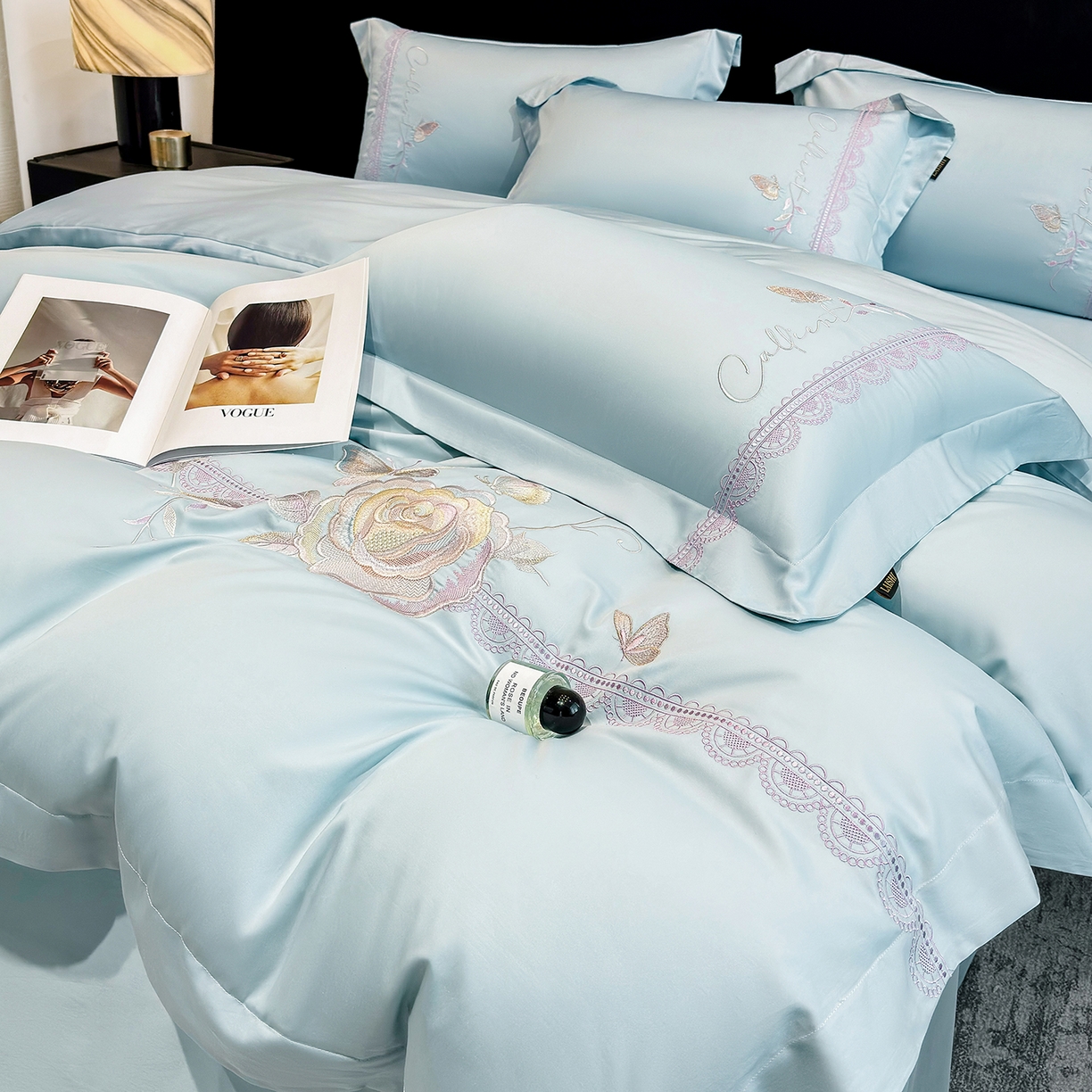 91家纺网 家纺一手货源 找家纺 （总）欣宜家纺 2026新款100支贡缎长绒棉纯棉无纸刺绣软绣花四件套高端礼盒-蝶曼影