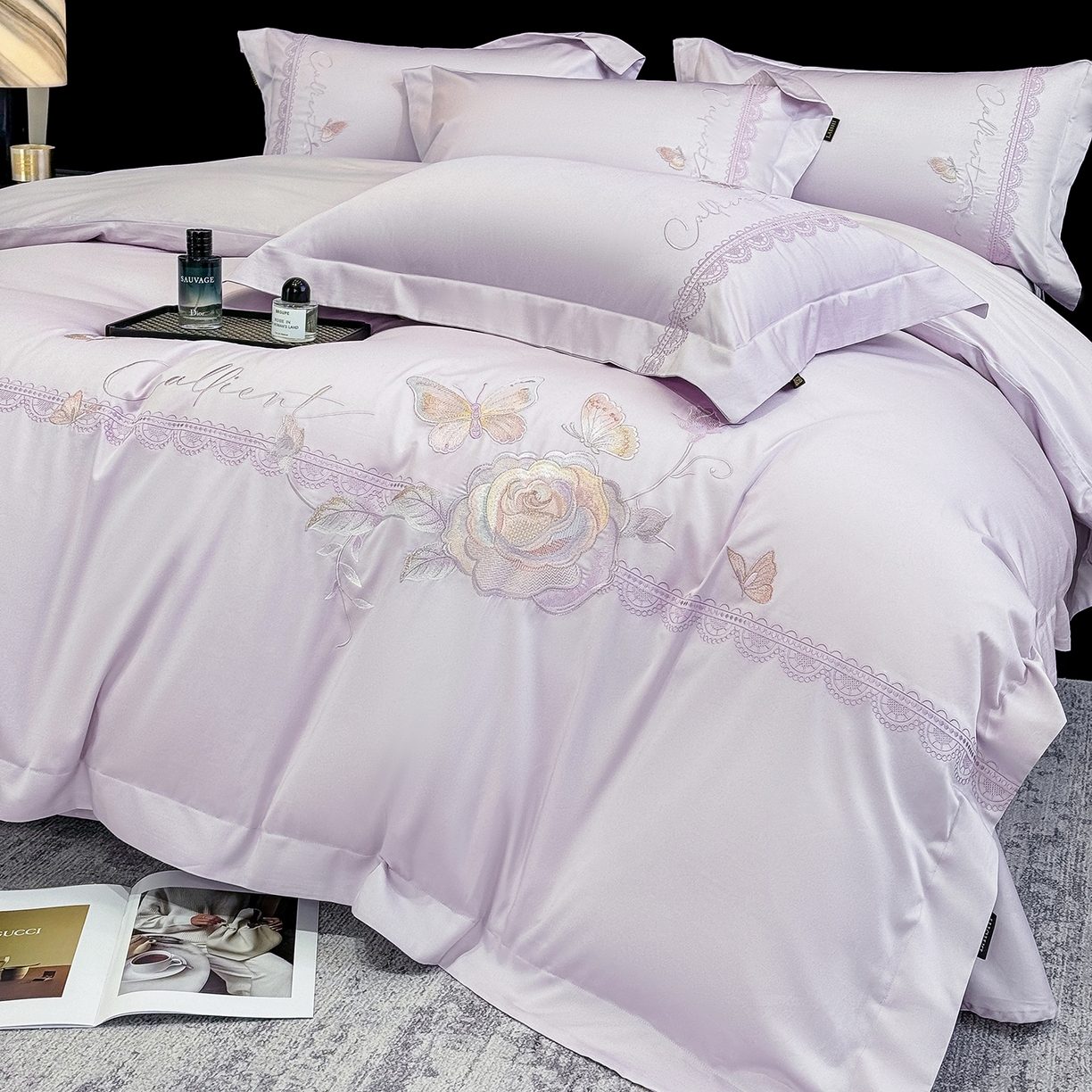 91家纺网 家纺一手货源 找家纺 欣宜家纺 2026新款100支贡缎长绒棉纯棉无纸刺绣软绣花四件套高端礼盒-蝶曼影 蝶曼影-梦幻紫