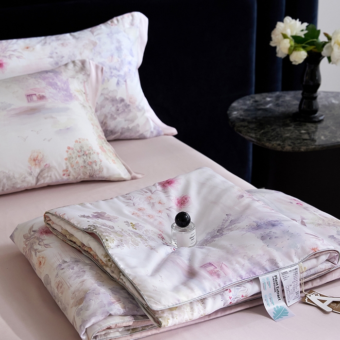 91家纺网 家纺一手货源 找家纺 慕梵家居 2026春夏新款100%莱赛尔天丝夏被空调被夏凉被四件套 早春的树-紫