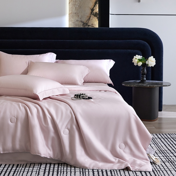 91家纺网 家纺一手货源 找家纺 慕梵家居 2026春夏新款100%莱赛尔天丝夏被空调被夏凉被四件套 珍珠腮红