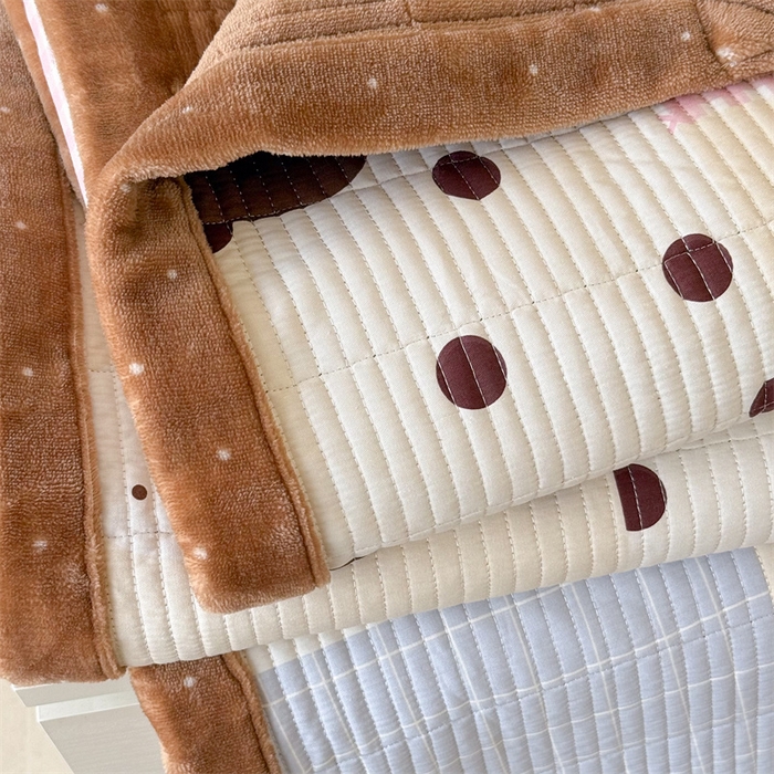 91家纺网 家纺一手货源 找家纺 暖生活 2026新款a版全棉水洗棉b版230g牛奶绒印花床盖单品床盖单件三件套 粉咖拼图