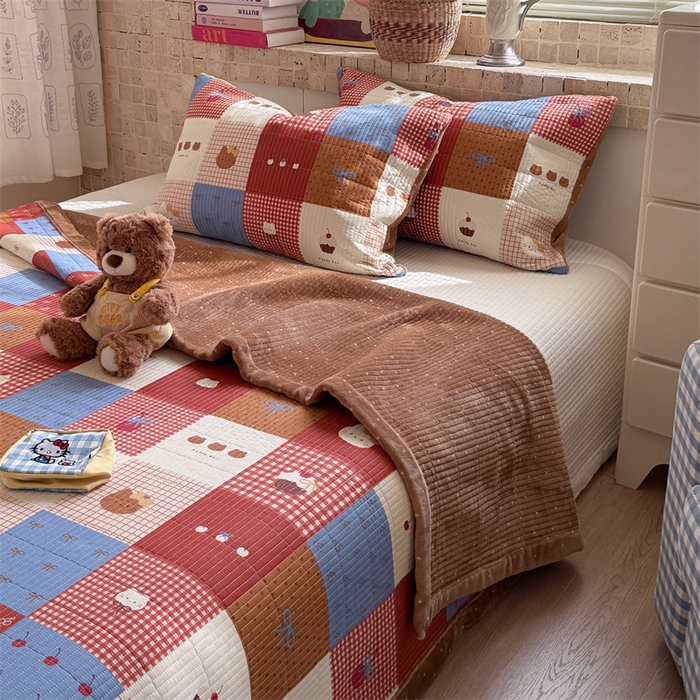 91家纺网 家纺一手货源 找家纺 暖生活 2026新款a版全棉水洗棉b版230g牛奶绒印花床盖单品床盖单件三件套 红猫拼图