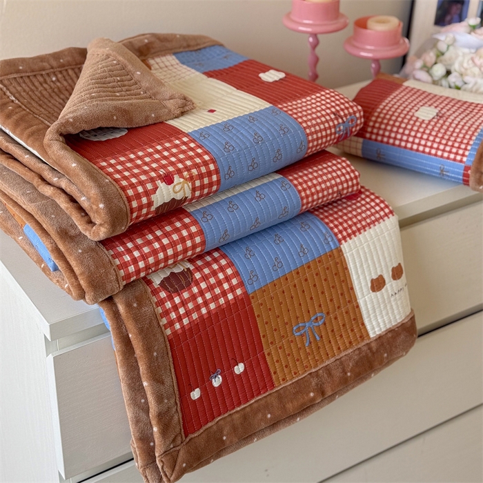 91家纺网 家纺一手货源 找家纺 暖生活 2026新款a版全棉水洗棉b版230g牛奶绒印花床盖单品床盖单件三件套 红猫拼图