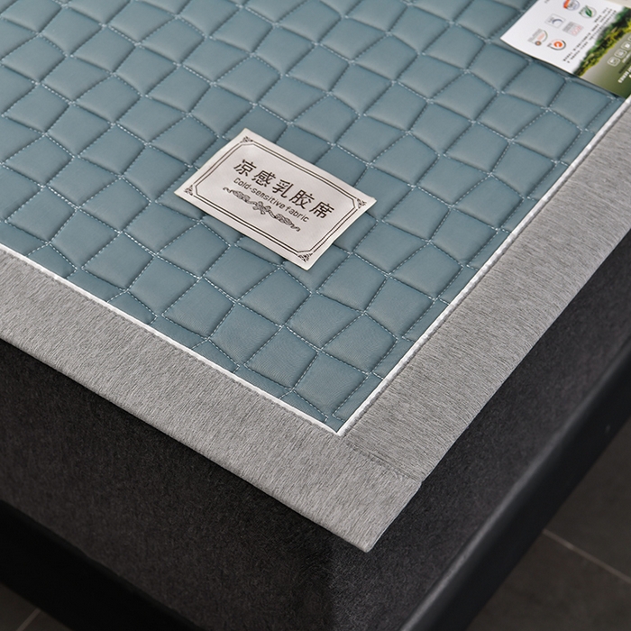 91家纺网 家纺一手货源 找家纺 小牛席业 2026新款经典款-小冰块加厚乳胶席凉席藤席冰藤席竹席空调席草席冰丝席豆豆席乳胶席三件套 经典款-小冰块乳胶席系列（加厚款）-宝石蓝