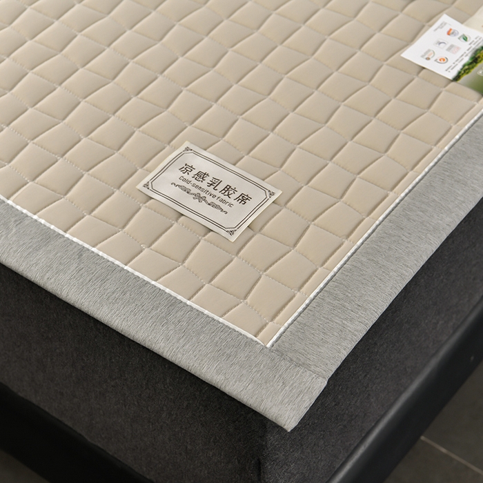 91家纺网 家纺一手货源 找家纺 小牛席业 2026新款经典款-小冰块加厚乳胶席凉席藤席冰藤席竹席空调席草席冰丝席豆豆席乳胶席三件套 经典款-小冰块乳胶席系列（加厚款）-烟灰