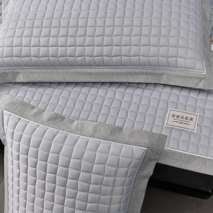 91家纺网 家纺一手货源 找家纺 小牛席业 2026新款经典款-小冰块加厚乳胶席凉席藤席冰藤席竹席空调席草席冰丝席豆豆席乳胶席三件套 经典款-小冰块乳胶席系列（加厚款）-浅灰