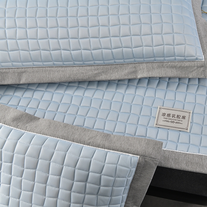 91家纺网 家纺一手货源 找家纺 小牛席业 2026新款经典款-小冰块加厚乳胶席凉席藤席冰藤席竹席空调席草席冰丝席豆豆席乳胶席三件套 经典款-小冰块乳胶席系列（加厚款）-冰川蓝