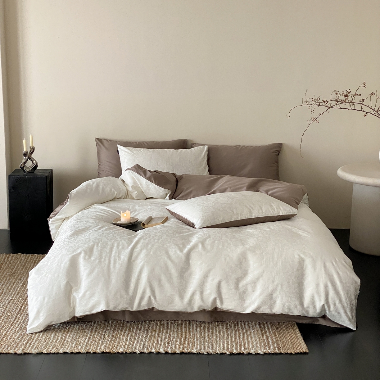 91家纺网 家纺一手货源 找家纺 玉宇阁家居 2026新款50支双股全棉纯棉贡缎大提花四件套 步步生花