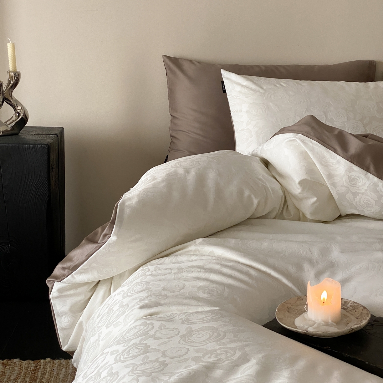 91家纺网 家纺一手货源 找家纺 玉宇阁家居 2026新款50支双股全棉纯棉贡缎大提花四件套 步步生花