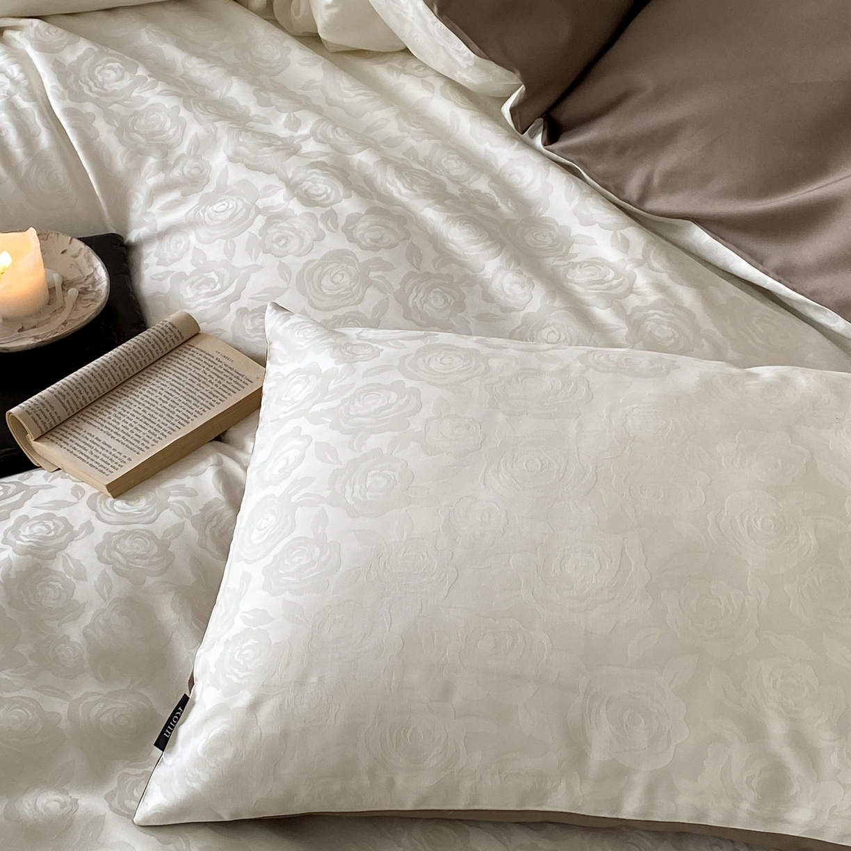 91家纺网 家纺一手货源 找家纺 玉宇阁家居 2026新款50支双股全棉纯棉贡缎大提花四件套 步步生花