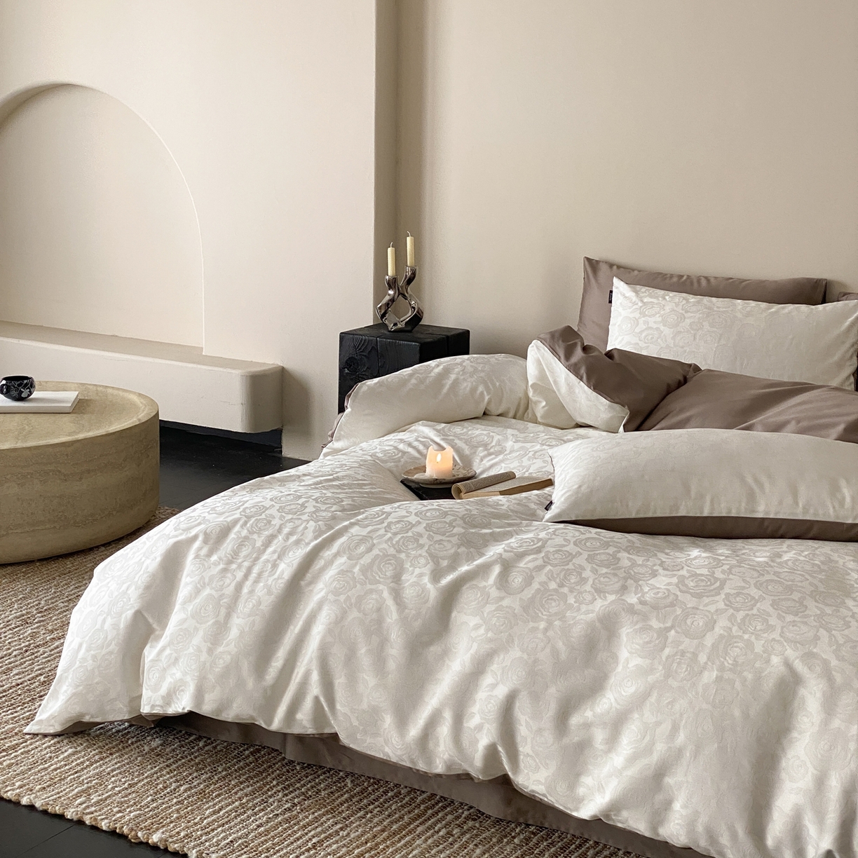 91家纺网 家纺一手货源 找家纺 玉宇阁家居 2026新款50支双股全棉纯棉贡缎大提花四件套 步步生花