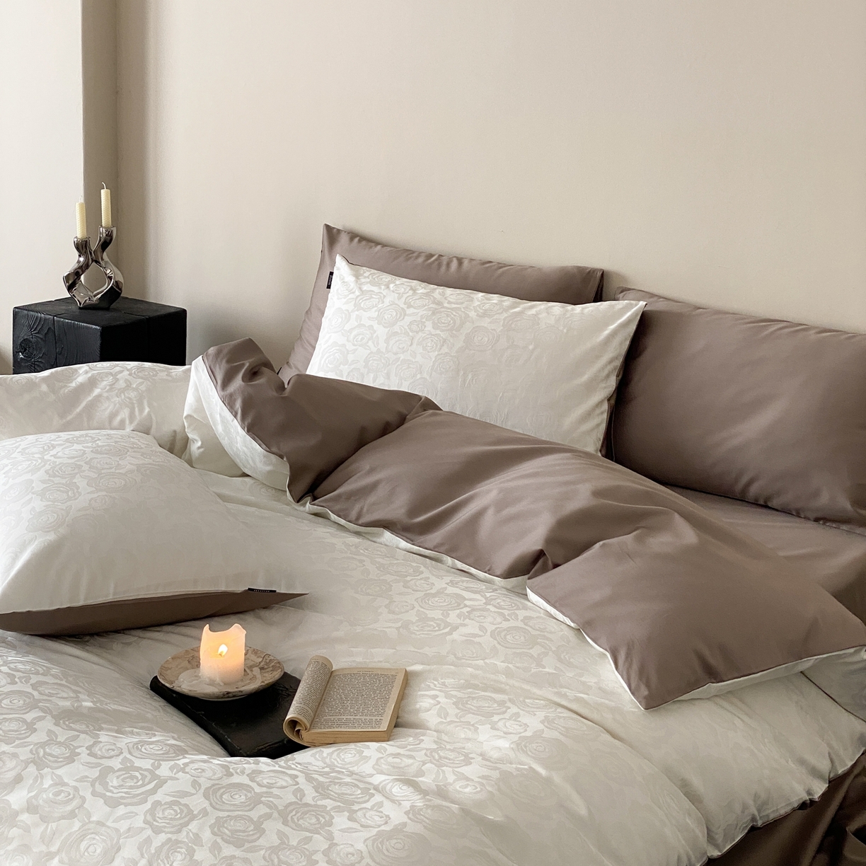 91家纺网 家纺一手货源 找家纺 玉宇阁家居 2026新款50支双股全棉纯棉贡缎大提花四件套 步步生花