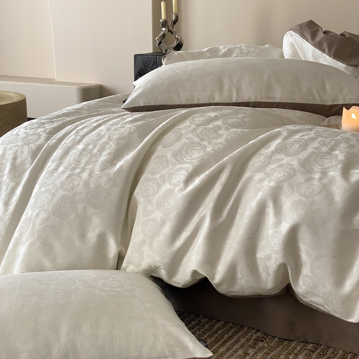 91家纺网 家纺一手货源 找家纺 玉宇阁家居 2026新款50支双股全棉纯棉贡缎大提花四件套 步步生花