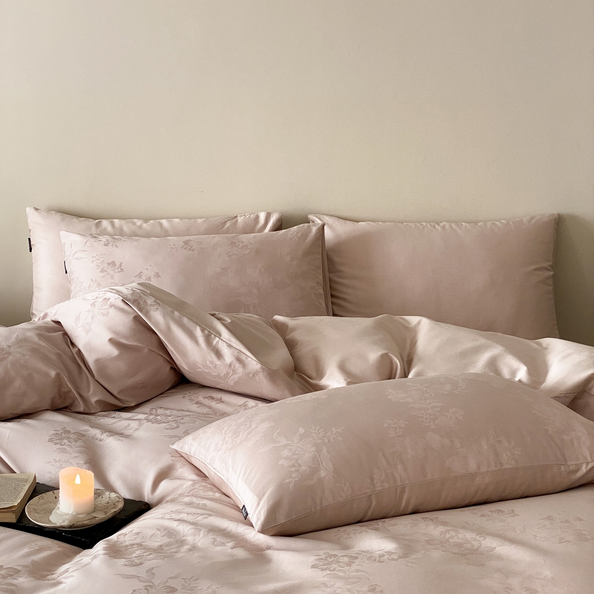 91家纺网 家纺一手货源 找家纺 玉宇阁家居 2026新款50支双股全棉纯棉贡缎大提花四件套 海瑟薇