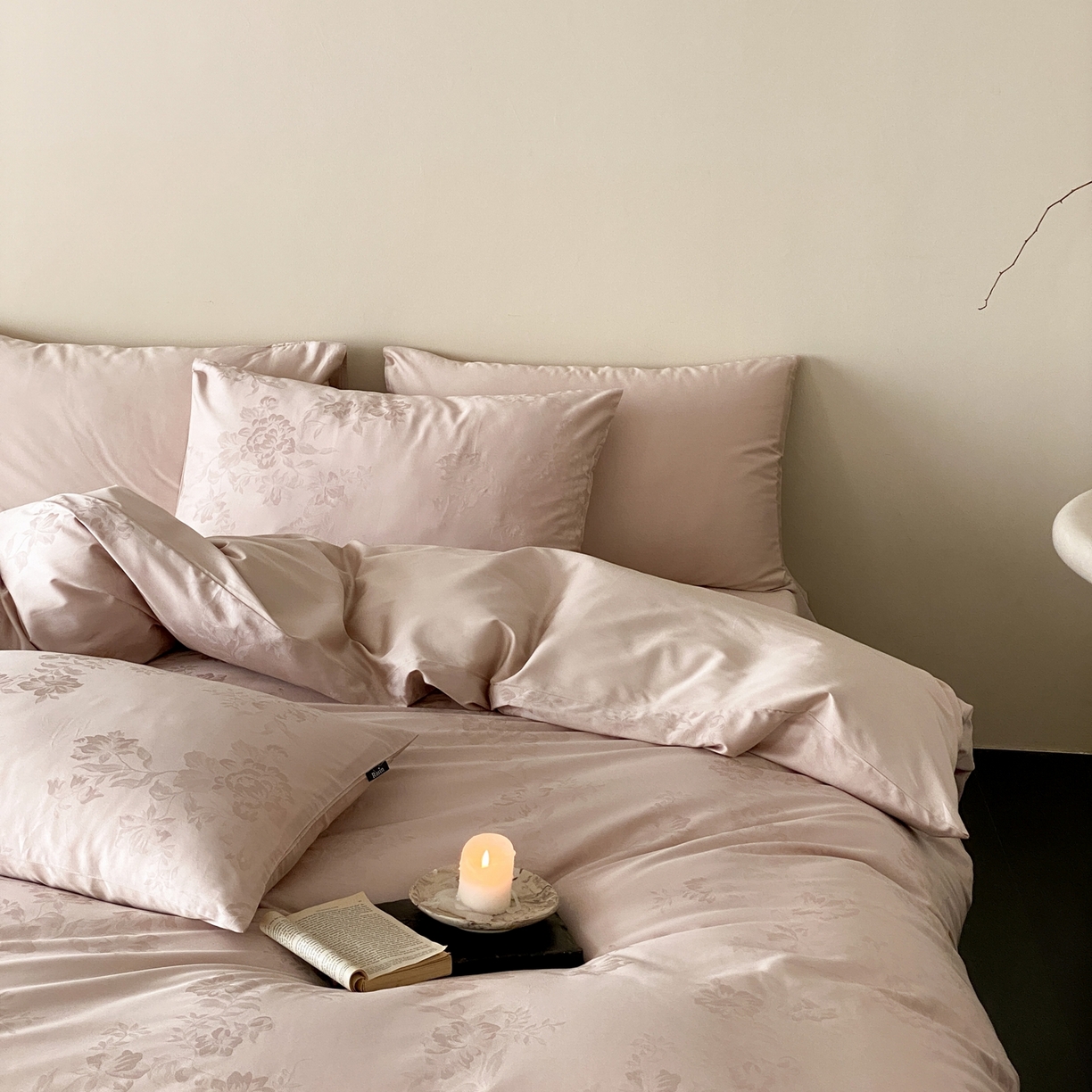 91家纺网 家纺一手货源 找家纺 玉宇阁家居 2026新款50支双股全棉纯棉贡缎大提花四件套 海瑟薇