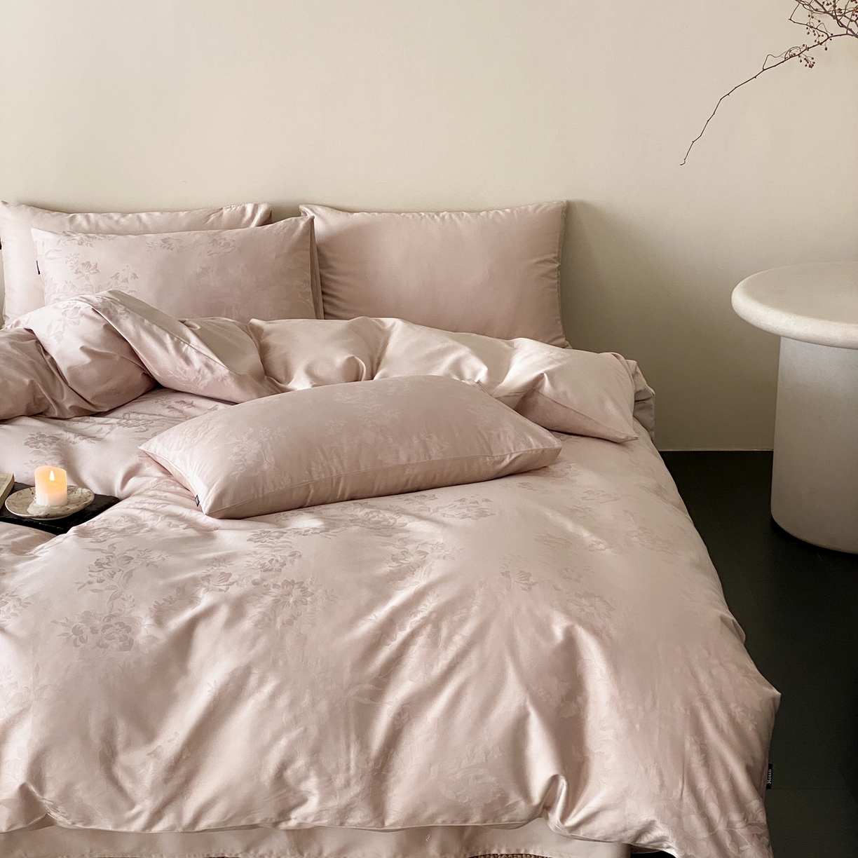 91家纺网 家纺一手货源 找家纺 玉宇阁家居 2026新款50支双股全棉纯棉贡缎大提花四件套 海瑟薇