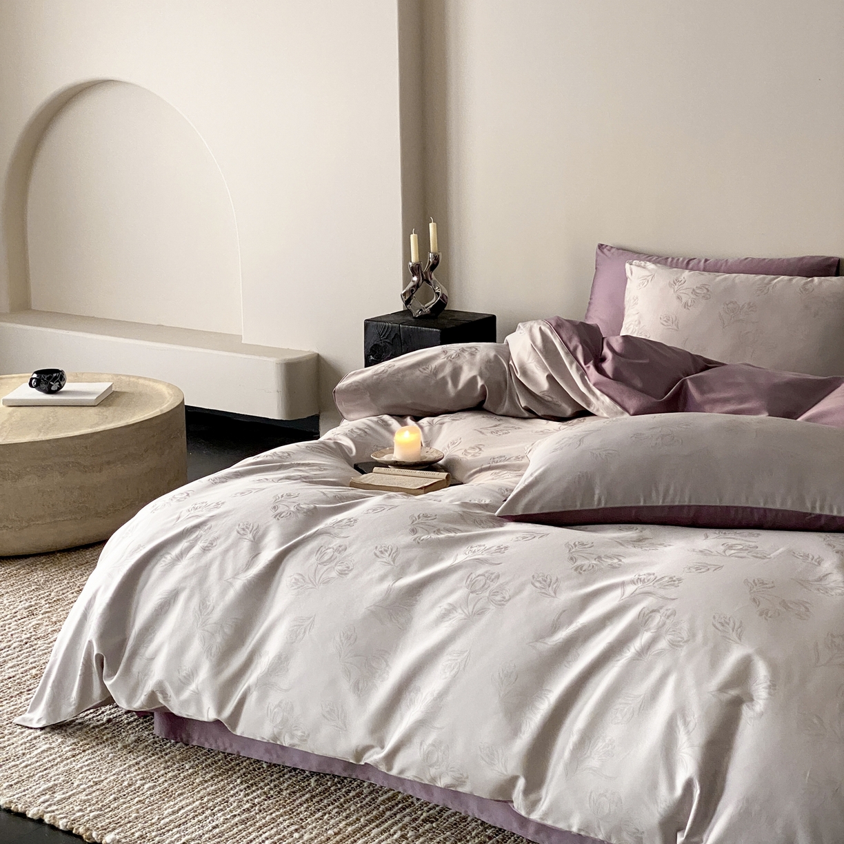 91家纺网 家纺一手货源 找家纺 玉宇阁家居 2026新款50支双股全棉纯棉贡缎大提花四件套 花期-雾紫