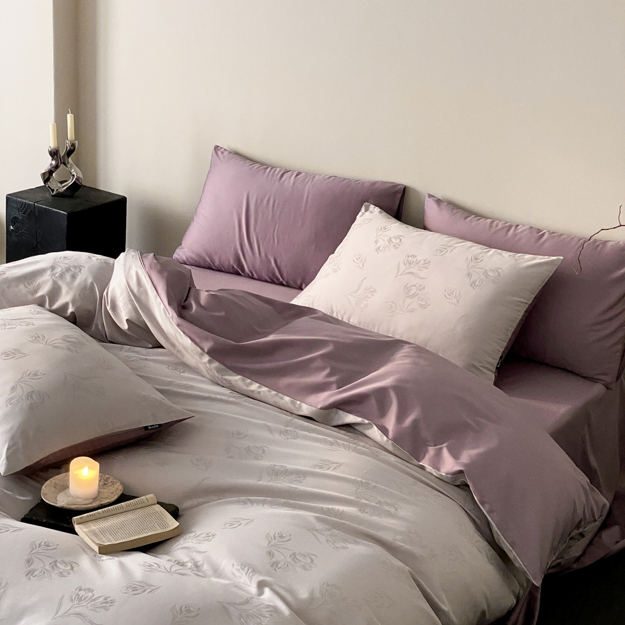 91家纺网 家纺一手货源 找家纺 玉宇阁家居 2026新款50支双股全棉纯棉贡缎大提花四件套 花期-雾紫