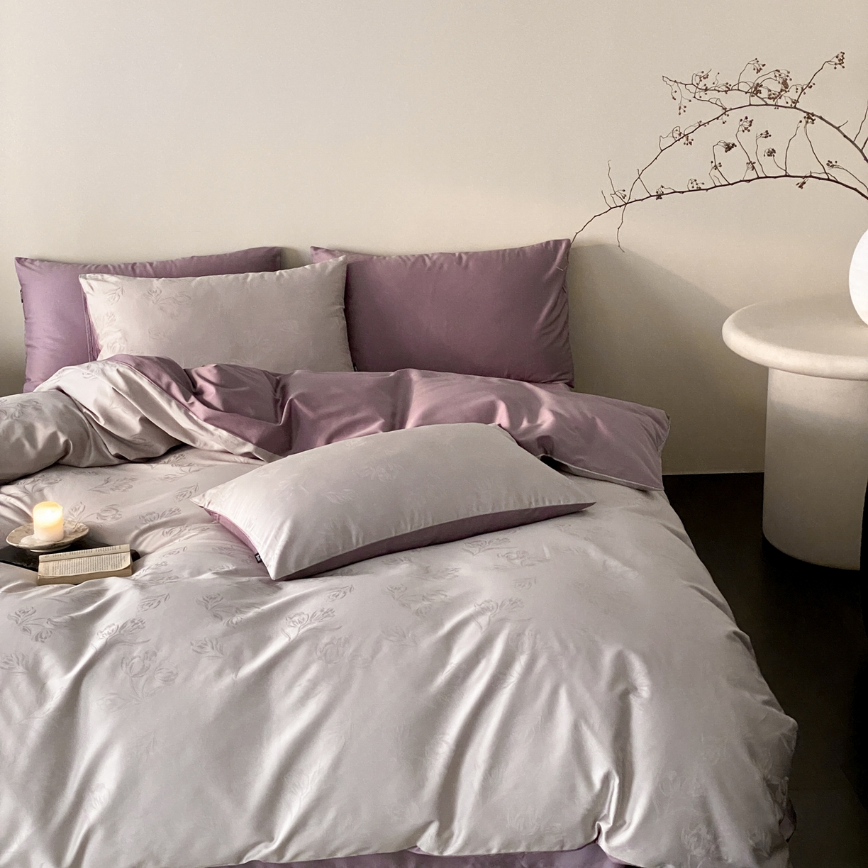 91家纺网 家纺一手货源 找家纺 玉宇阁家居 2026新款50支双股全棉纯棉贡缎大提花四件套 花期-雾紫