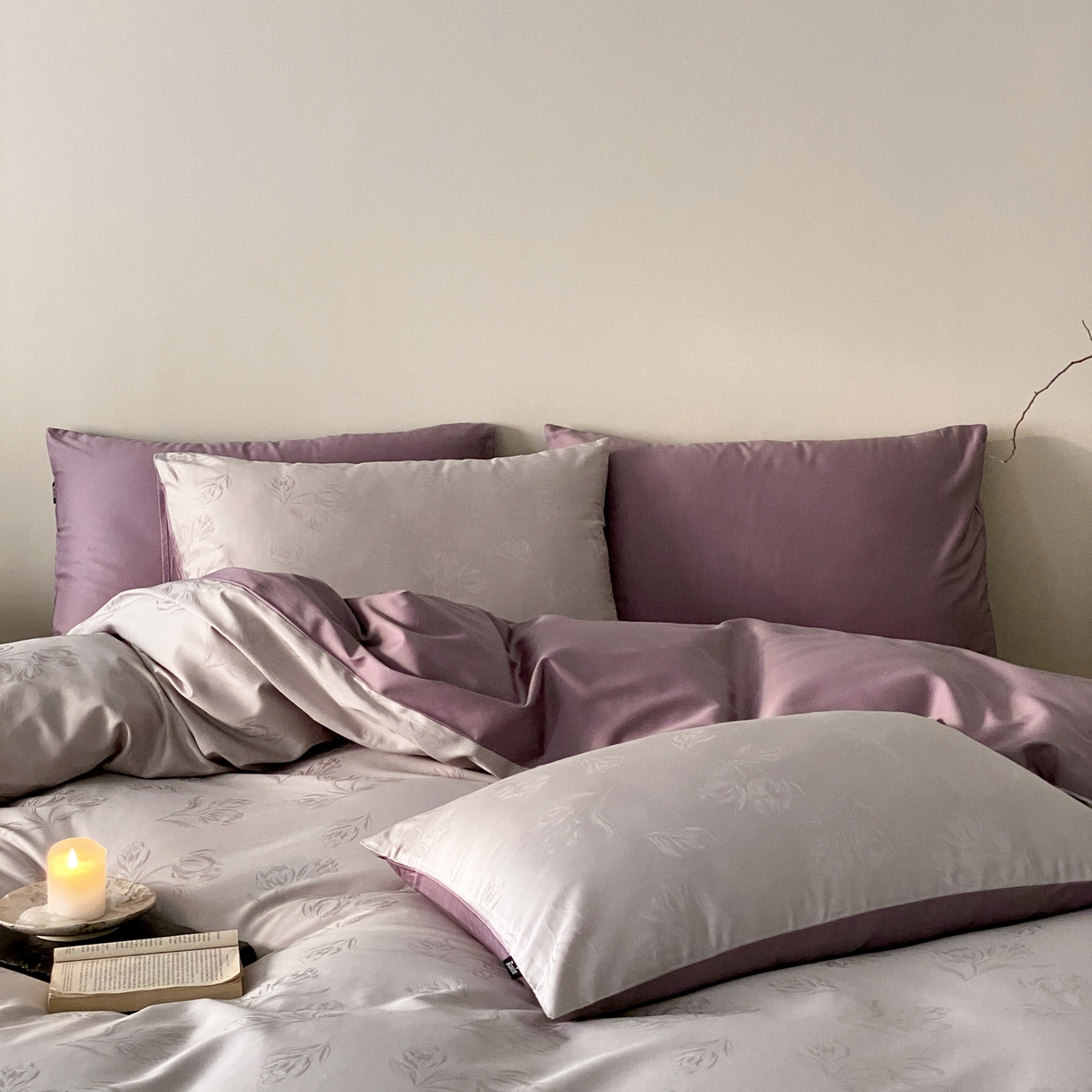 91家纺网 家纺一手货源 找家纺 玉宇阁家居 2026新款50支双股全棉纯棉贡缎大提花四件套 花期-雾紫