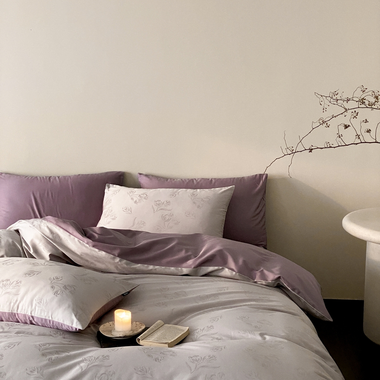 91家纺网 家纺一手货源 找家纺 玉宇阁家居 2026新款50支双股全棉纯棉贡缎大提花四件套 花期-雾紫