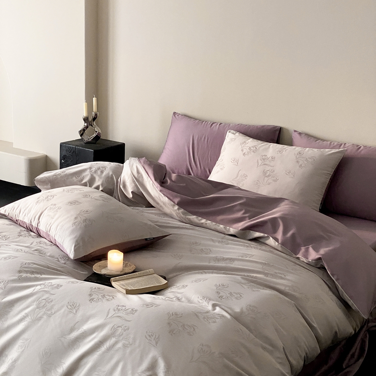 91家纺网 家纺一手货源 找家纺 玉宇阁家居 2026新款50支双股全棉纯棉贡缎大提花四件套 花期-雾紫