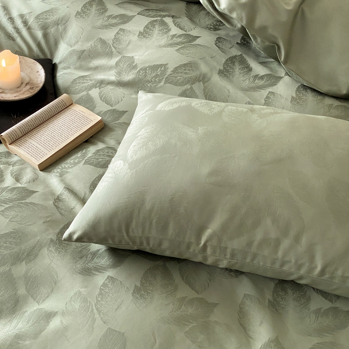 91家纺网 家纺一手货源 找家纺 玉宇阁家居 2026新款50支双股全棉纯棉贡缎大提花四件套 流影叶序