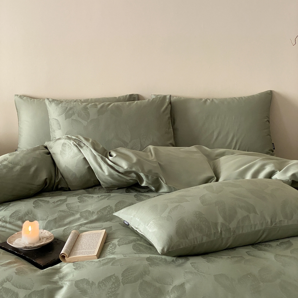 91家纺网 家纺一手货源 找家纺 玉宇阁家居 2026新款50支双股全棉纯棉贡缎大提花四件套 流影叶序