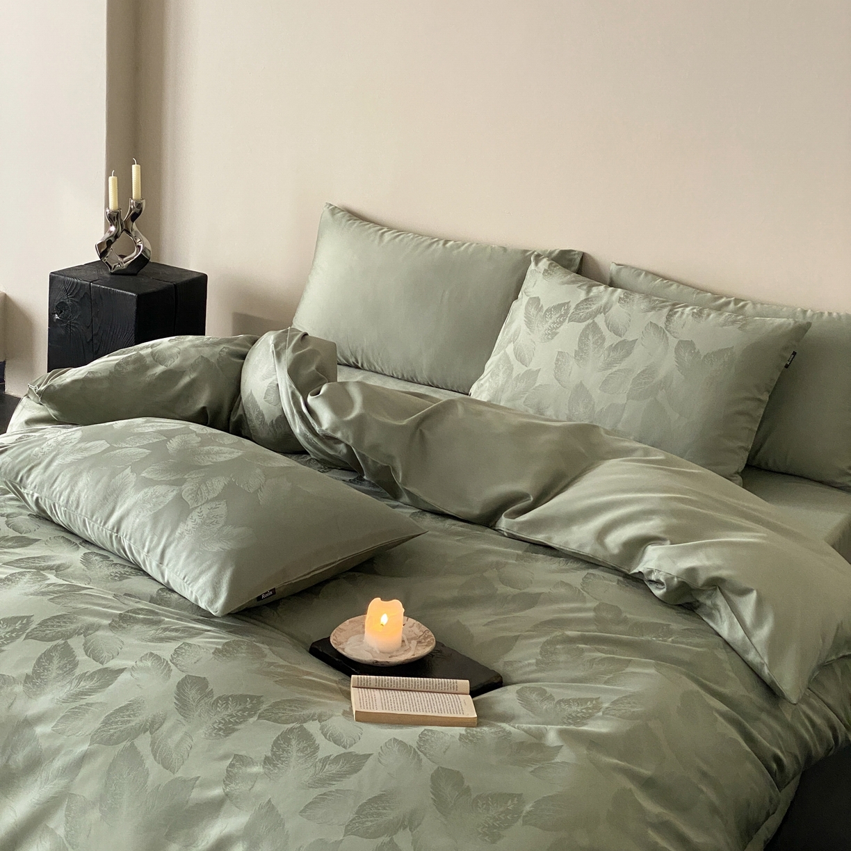 91家纺网 家纺一手货源 找家纺 玉宇阁家居 2026新款50支双股全棉纯棉贡缎大提花四件套 流影叶序