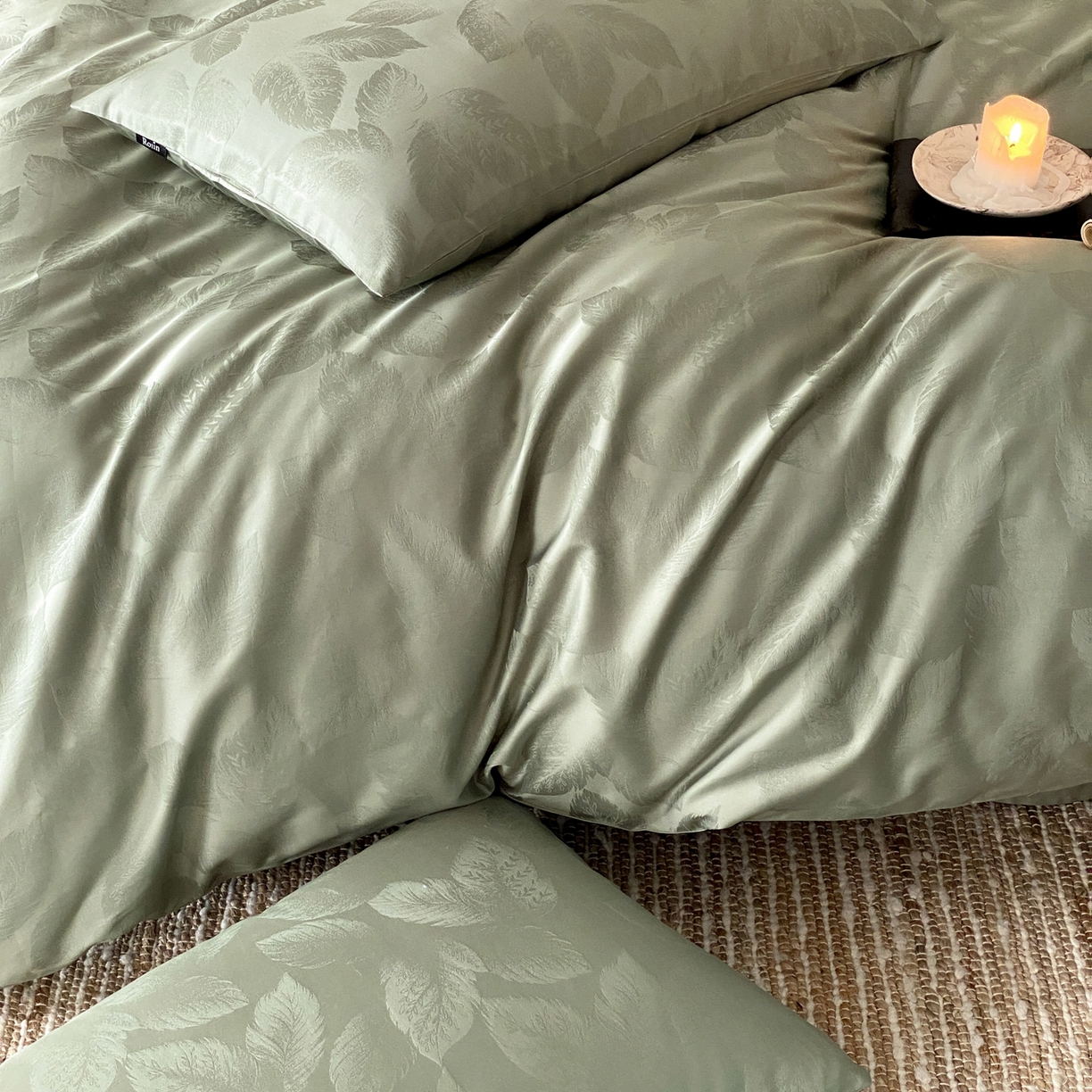 91家纺网 家纺一手货源 找家纺 玉宇阁家居 2026新款50支双股全棉纯棉贡缎大提花四件套 流影叶序