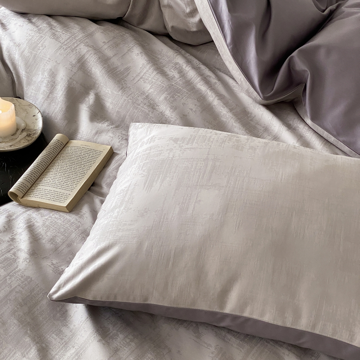 91家纺网 家纺一手货源 找家纺 玉宇阁家居 2026新款50支双股全棉纯棉贡缎大提花四件套 曼彻斯特-灰