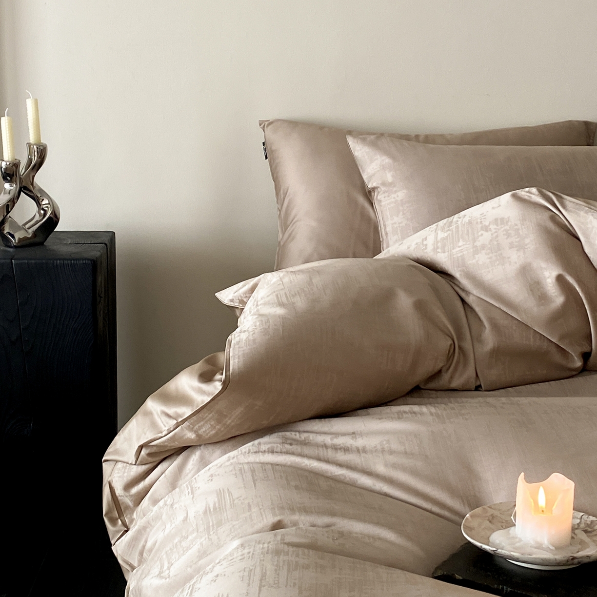 91家纺网 家纺一手货源 找家纺 玉宇阁家居 2026新款50支双股全棉纯棉贡缎大提花四件套 曼彻斯特-咖