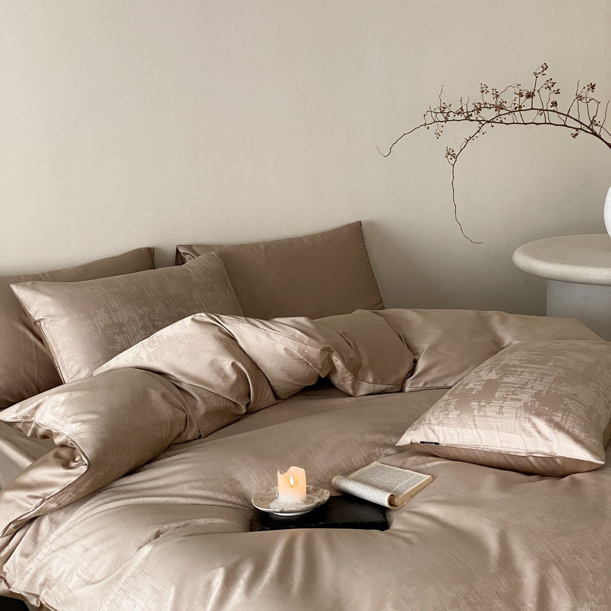 91家纺网 家纺一手货源 找家纺 玉宇阁家居 2026新款50支双股全棉纯棉贡缎大提花四件套 曼彻斯特-咖