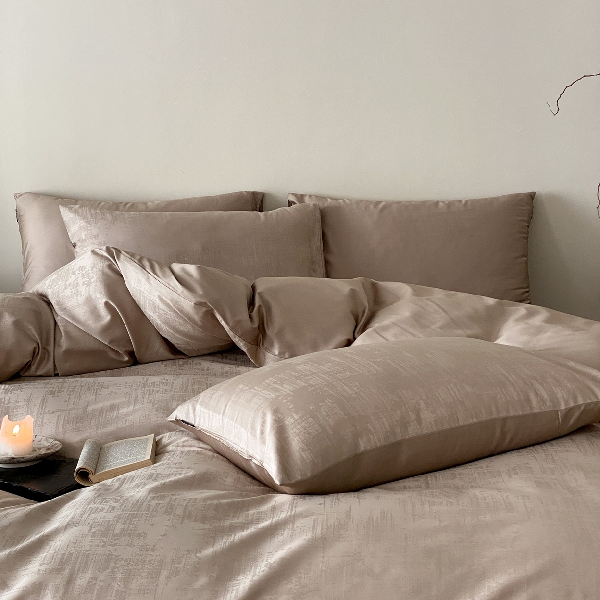 91家纺网 家纺一手货源 找家纺 玉宇阁家居 2026新款50支双股全棉纯棉贡缎大提花四件套 曼彻斯特-咖