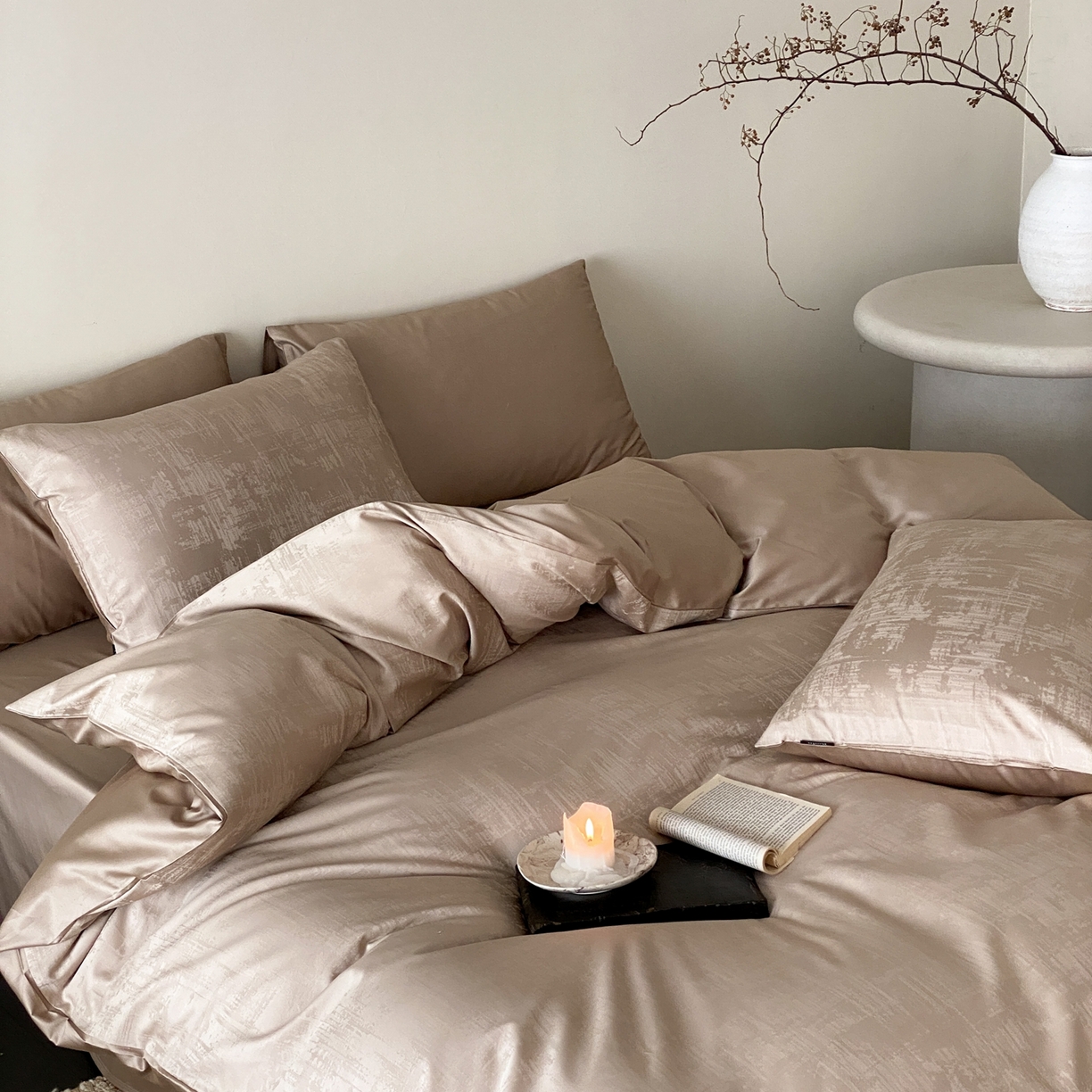 91家纺网 家纺一手货源 找家纺 玉宇阁家居 2026新款50支双股全棉纯棉贡缎大提花四件套 曼彻斯特-咖