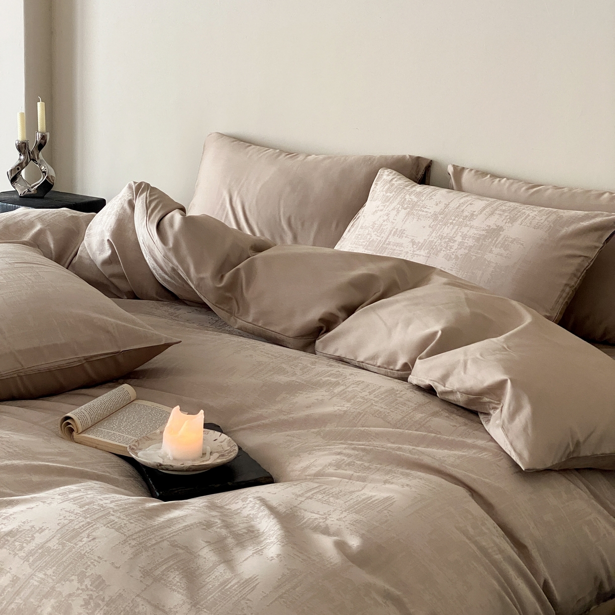 91家纺网 家纺一手货源 找家纺 玉宇阁家居 2026新款50支双股全棉纯棉贡缎大提花四件套 曼彻斯特-咖