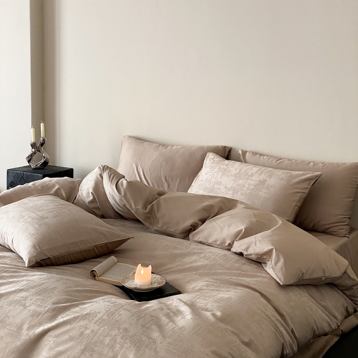 91家纺网 家纺一手货源 找家纺 玉宇阁家居 2026新款50支双股全棉纯棉贡缎大提花四件套 曼彻斯特-咖