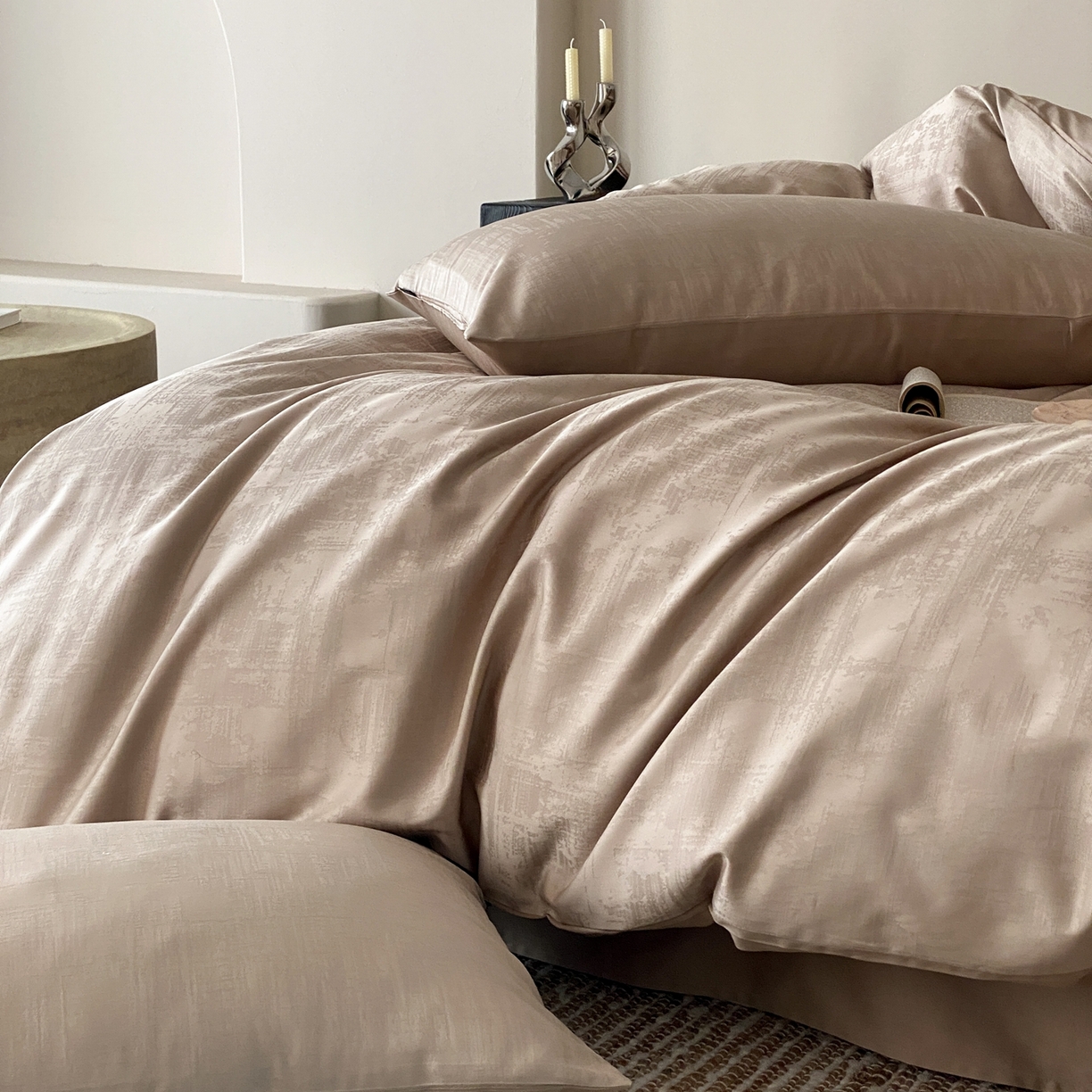 91家纺网 家纺一手货源 找家纺 玉宇阁家居 2026新款50支双股全棉纯棉贡缎大提花四件套 曼彻斯特-咖