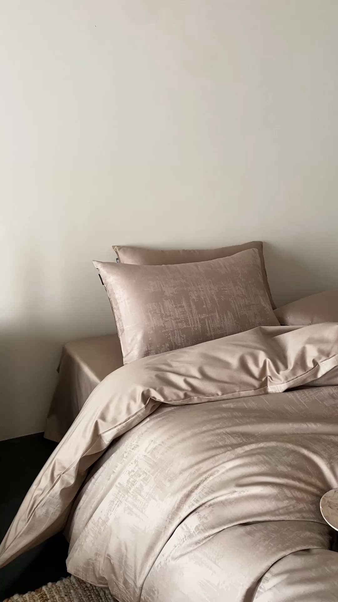 91家纺网 家纺一手货源 找家纺 玉宇阁家居 2026新款50支双股全棉纯棉贡缎大提花四件套 曼彻斯特-咖