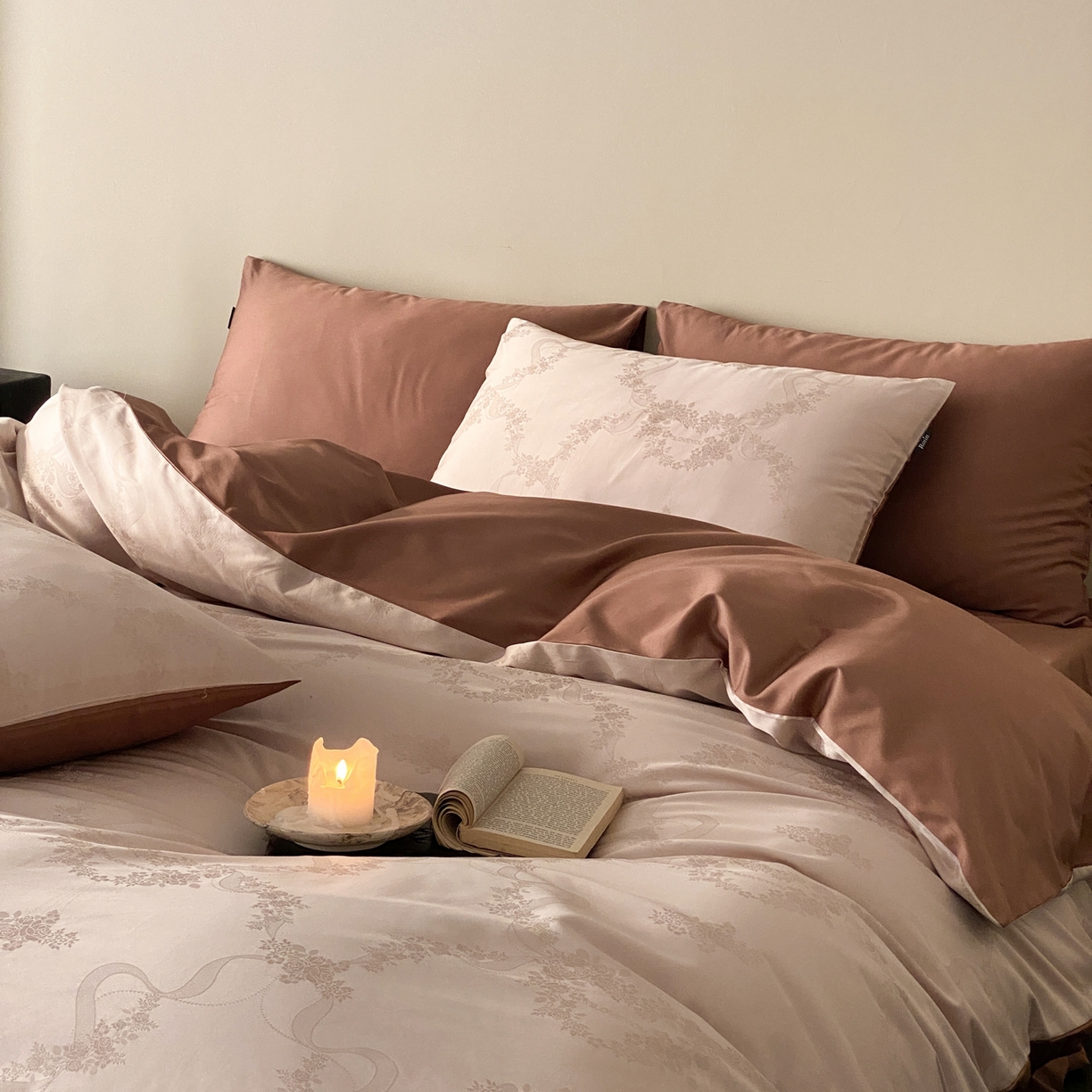 91家纺网 家纺一手货源 找家纺 玉宇阁家居 2026新款50支双股全棉纯棉贡缎大提花四件套 缈缈-梦露