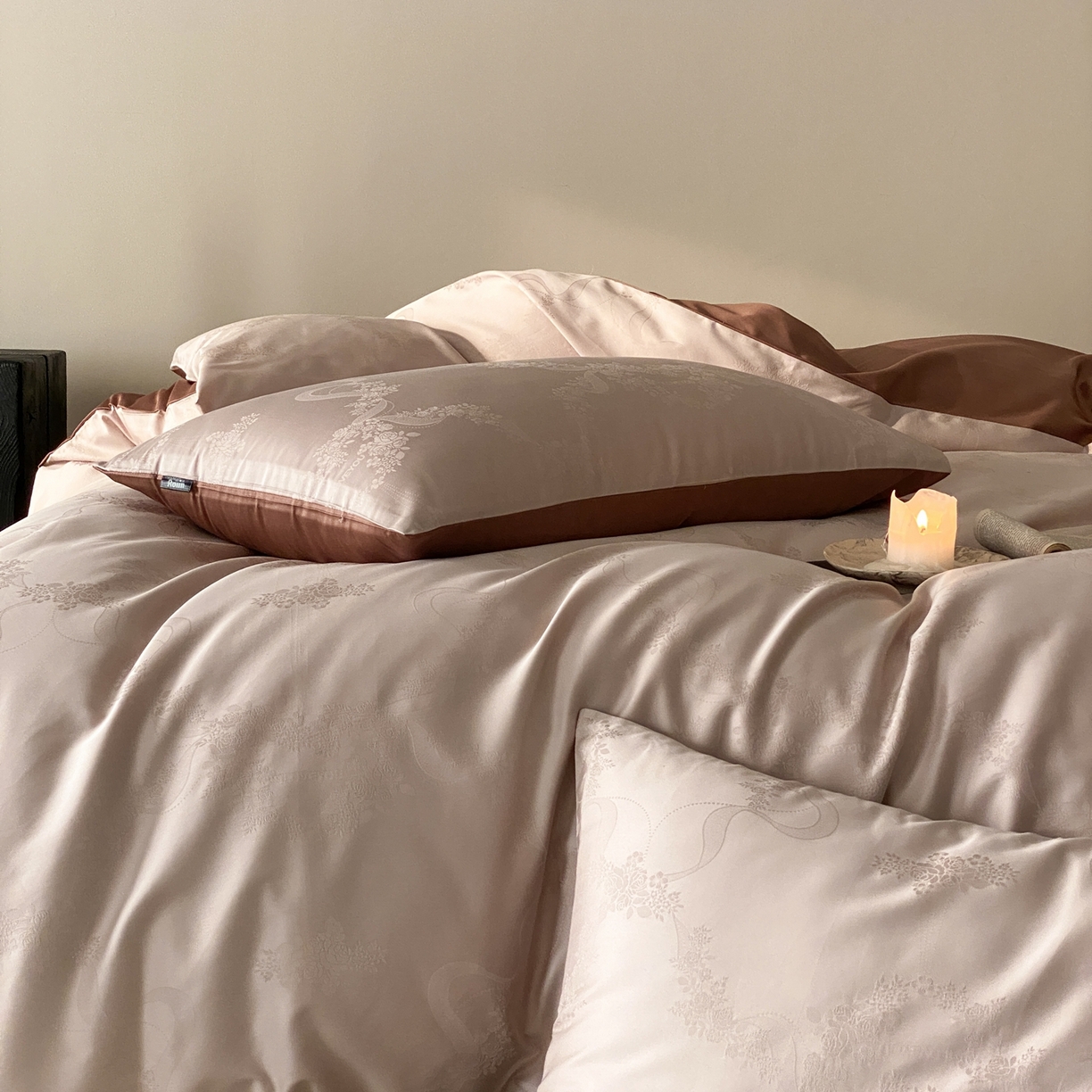 91家纺网 家纺一手货源 找家纺 玉宇阁家居 2026新款50支双股全棉纯棉贡缎大提花四件套 缈缈-梦露