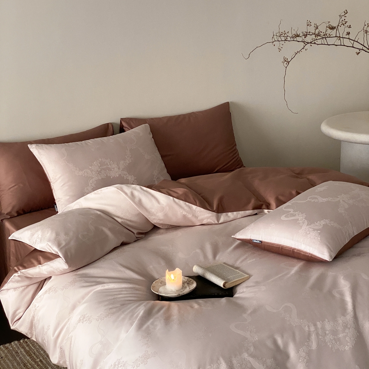 91家纺网 家纺一手货源 找家纺 玉宇阁家居 2026新款50支双股全棉纯棉贡缎大提花四件套 缈缈-梦露