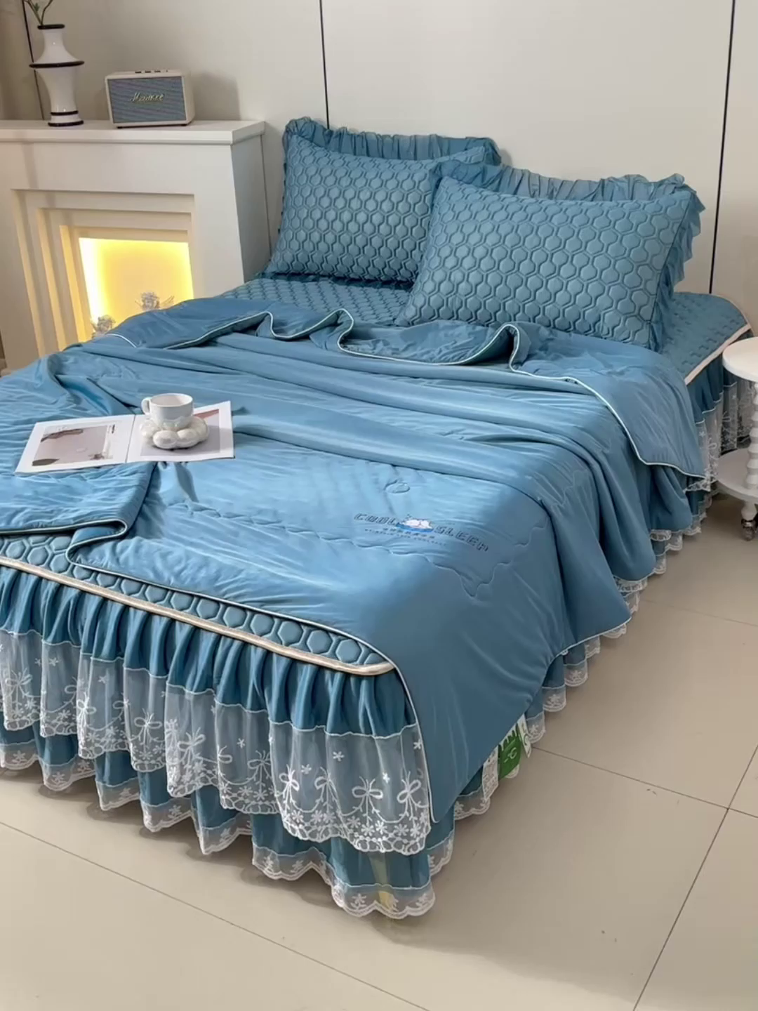 91家纺网 家纺一手货源 找家纺 畅畅家纺 2026新款凉感丝唯美床裙夏被凉席三件套夏被四件套 唯美-海天蓝