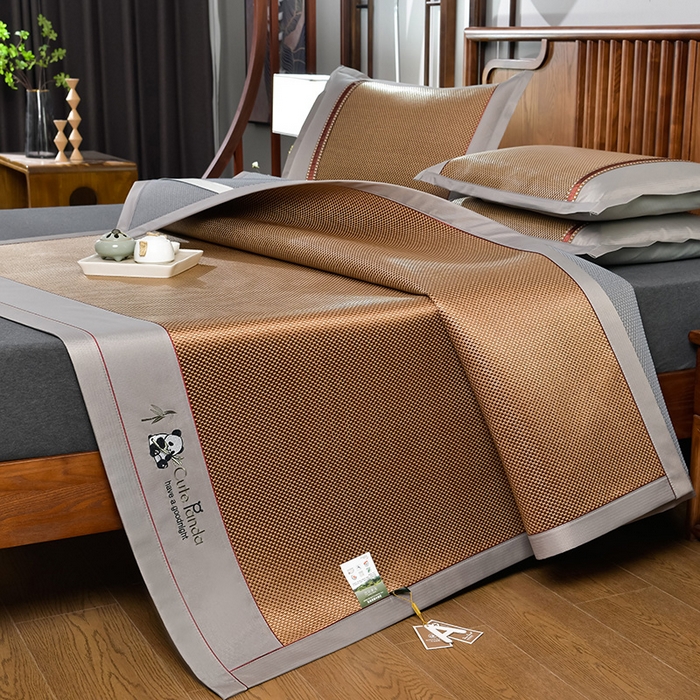 91家纺网 家纺一手货源 找家纺 小牛席业 2026新款加厚款-经典熊猫冰藤席系列-凉席藤席冰藤席竹席空调席草席冰丝席豆豆席乳胶席三件套 加厚款-经典熊猫冰藤席（咖色）