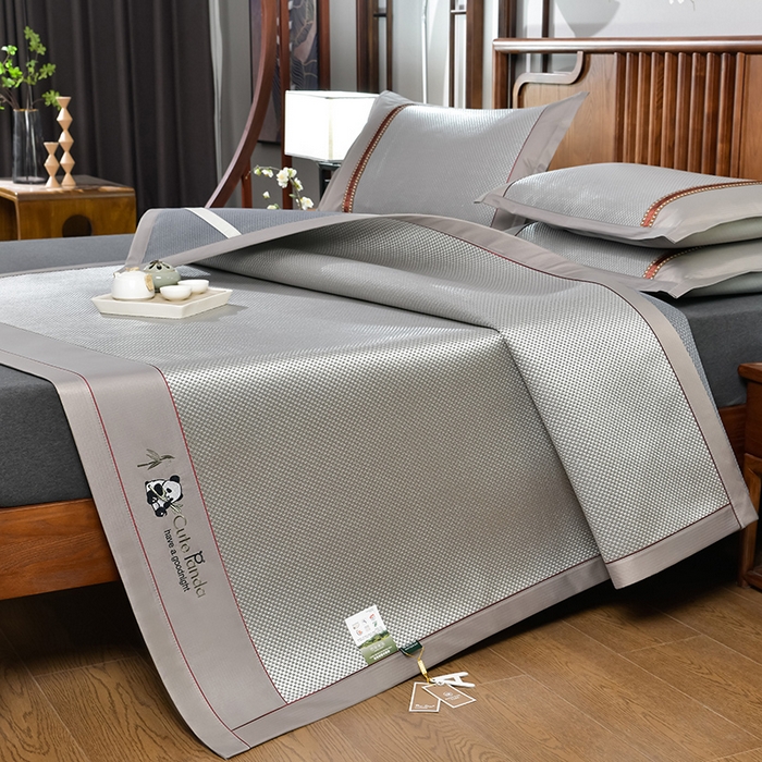 91家纺网 家纺一手货源 找家纺 小牛席业 2026新款加厚款-经典熊猫冰藤席系列-凉席藤席冰藤席竹席空调席草席冰丝席豆豆席乳胶席三件套 加厚款-经典熊猫冰藤席（银灰）