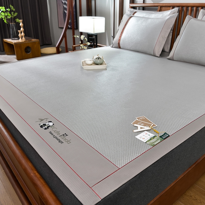 91家纺网 家纺一手货源 找家纺 小牛席业 2026新款加厚款-经典熊猫冰藤席系列-凉席藤席冰藤席竹席空调席草席冰丝席豆豆席乳胶席三件套 加厚款-经典熊猫冰藤席（银灰）